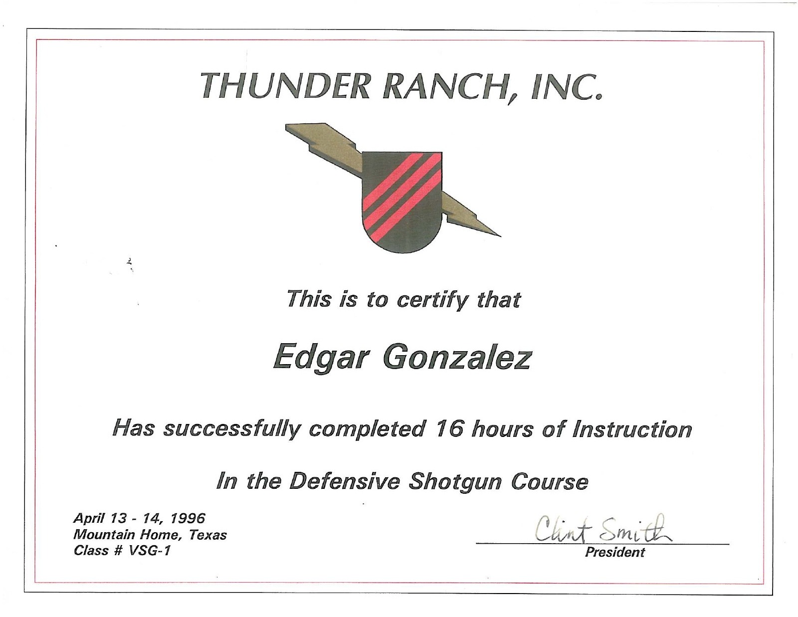 Primera página: Escopeta defensiva, 1996.