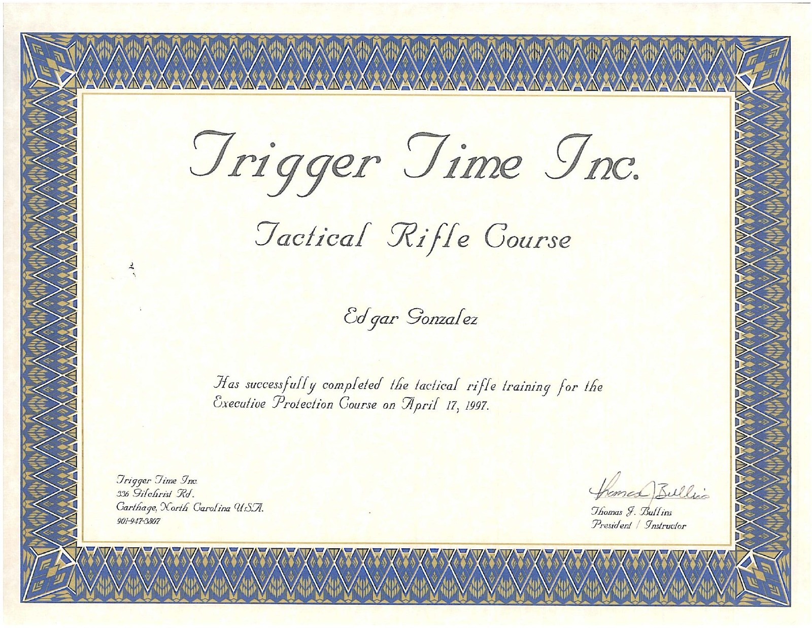 Primera página: Rifle táctico, 1997.
