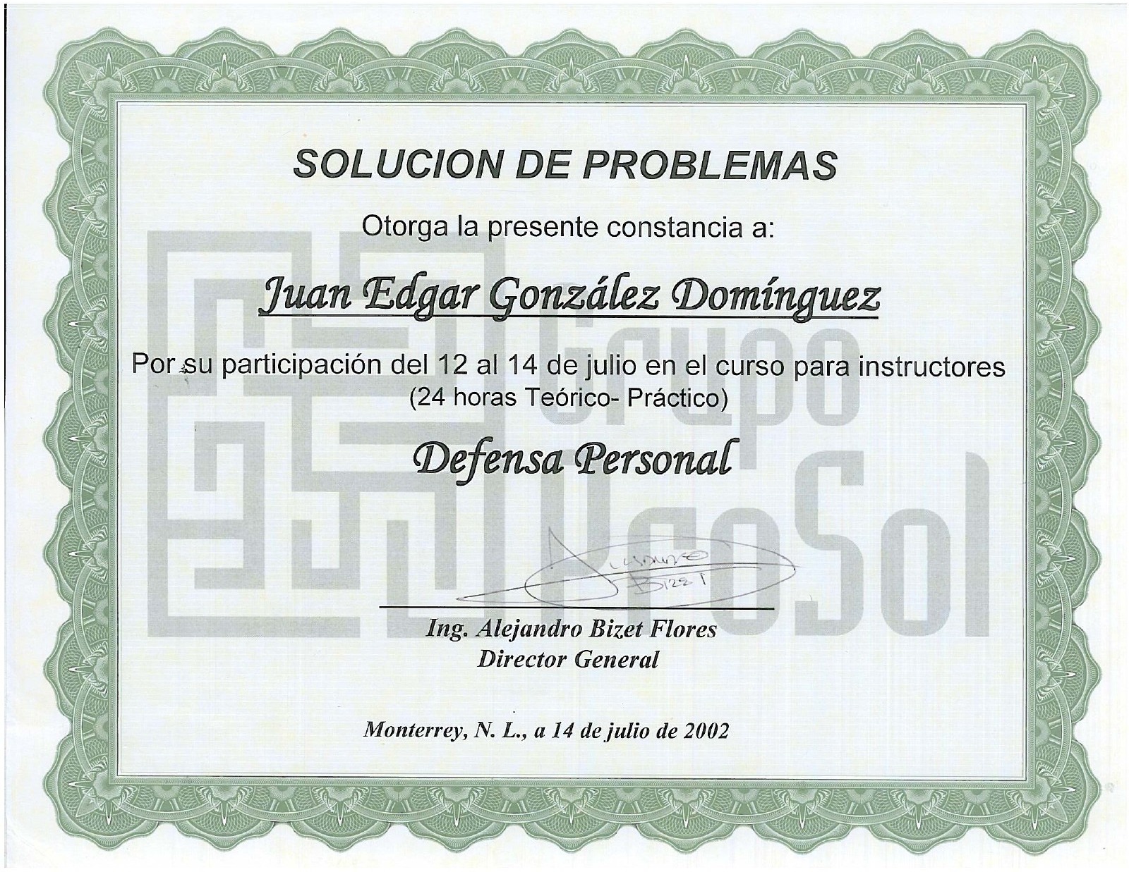 Primera página: Instructor en defensa personal, 2002.