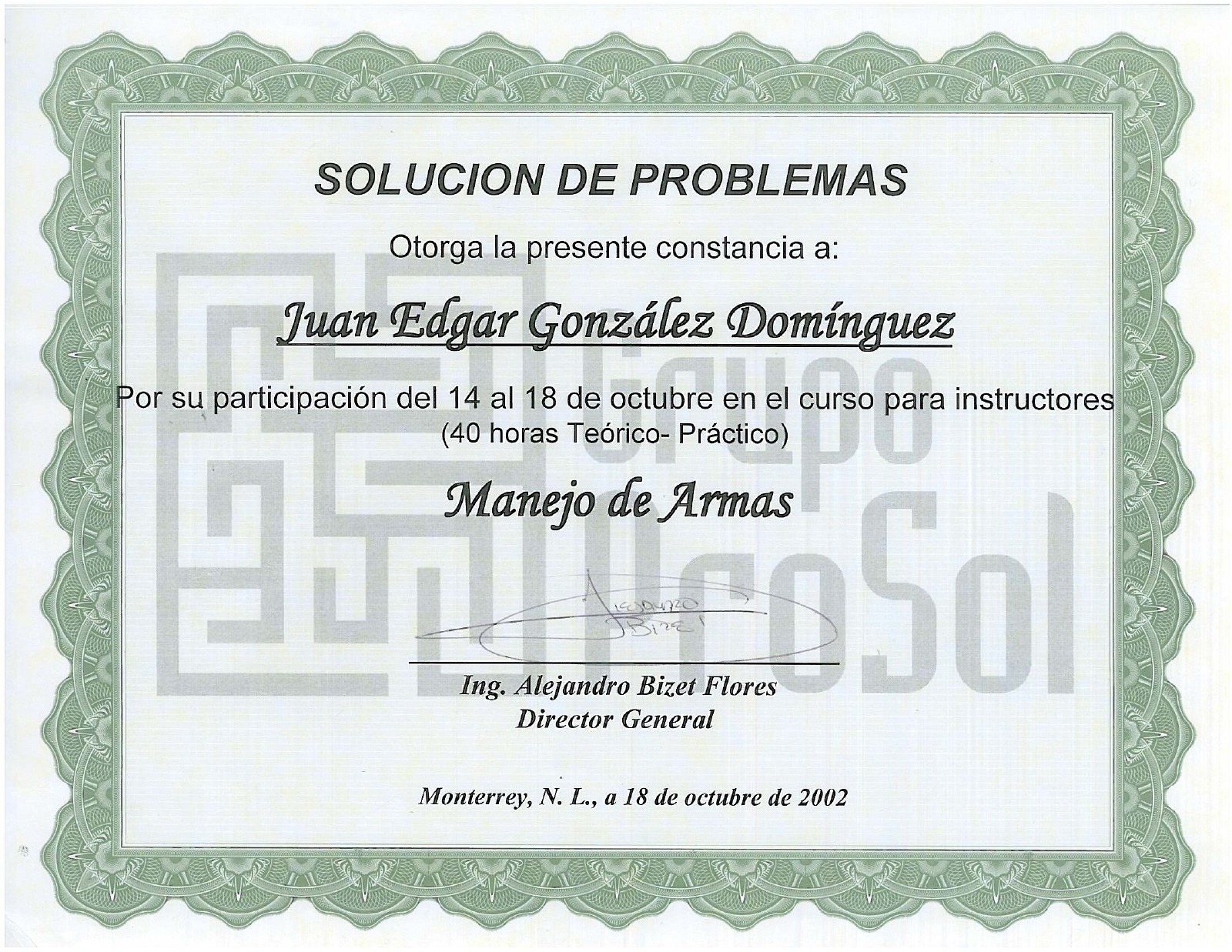 Primera página: Instructor en manejo de armas, 2002.